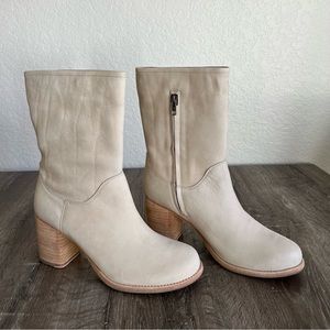 FRYE cream, beige, leather boots, seize 10, NEW